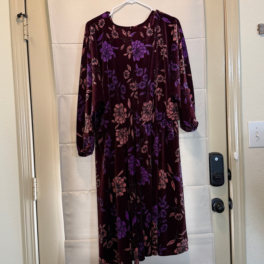 London Times Velvet Feel Moody Floral Bishop Sleeve Midi Dress Plus Size 3X - Picture 6 of 9